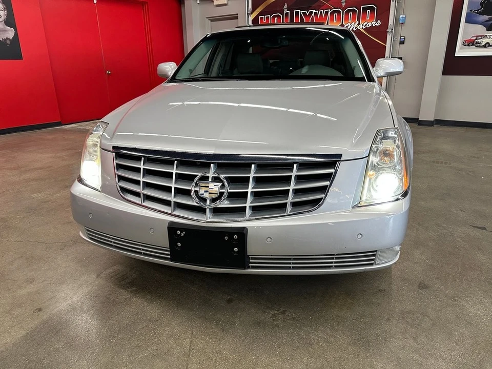 2011 Cadillac DTS - Image 7 of 21