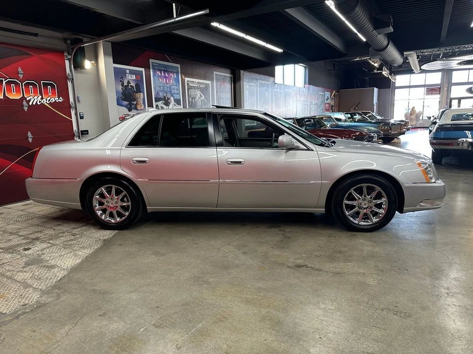 2011 Cadillac DTS - Image 12 of 21