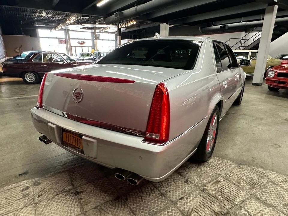 2011 Cadillac DTS - Image 19 of 21