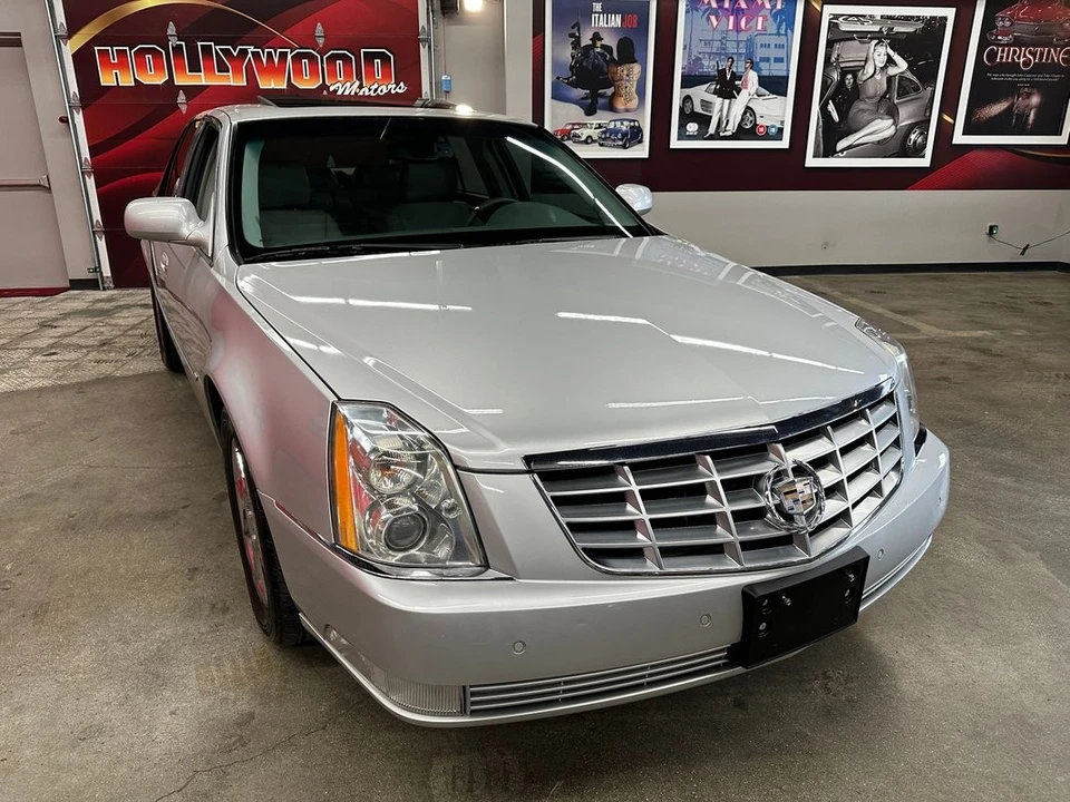 2011 Cadillac DTS - Image 10 of 21