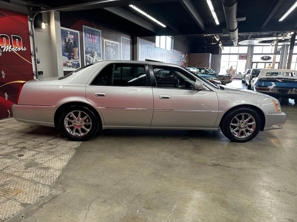 2011 Cadillac DTS - Image 13 of 21