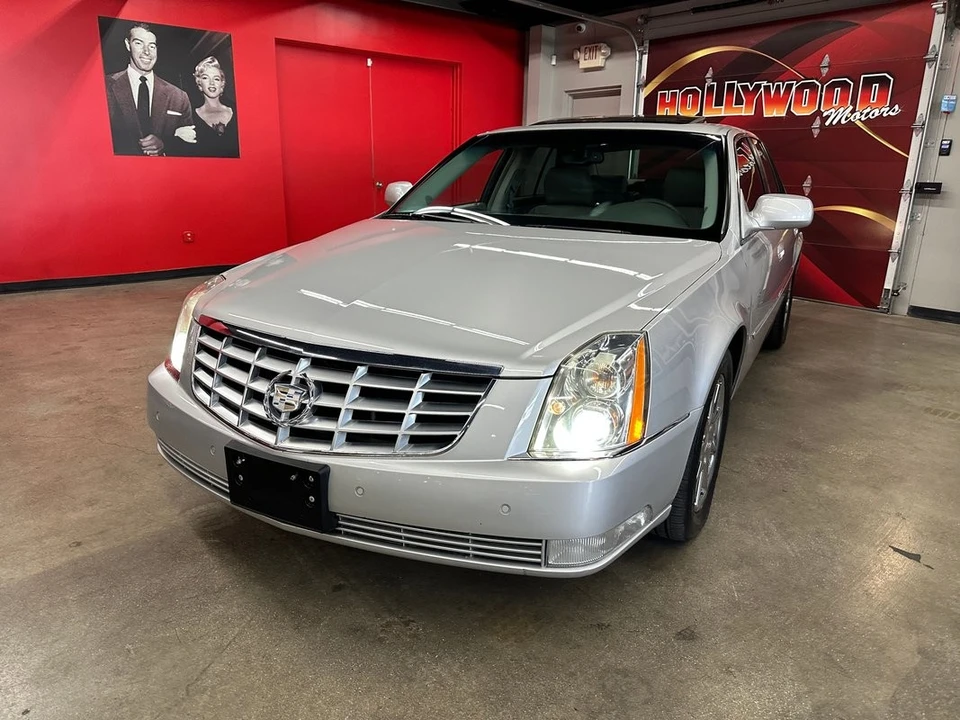 2011 Cadillac DTS - Image 6 of 21