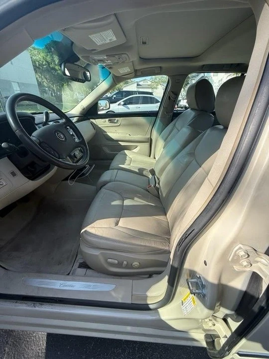 2011 Cadillac DTS - Image 6 of 9