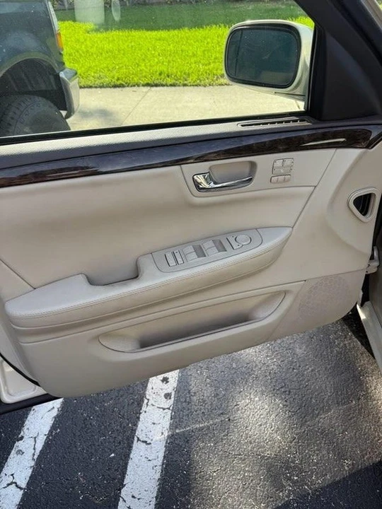 2011 Cadillac DTS - Image 9 of 9