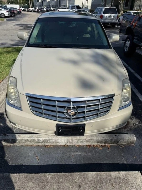 2011 Cadillac DTS - Image 3 of 9