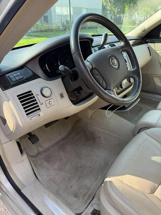 2011 Cadillac DTS - Image 7 of 9