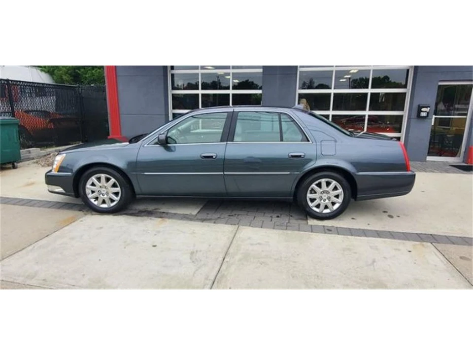 2011 Cadillac DTS - Image 11 of 21