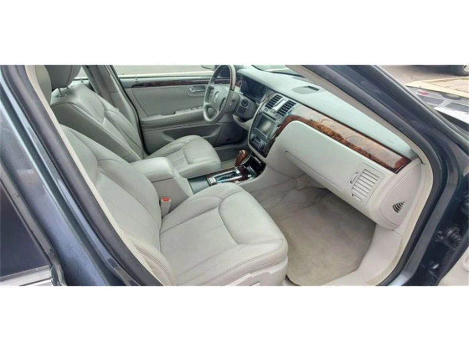 2011 Cadillac DTS - Image 18 of 21