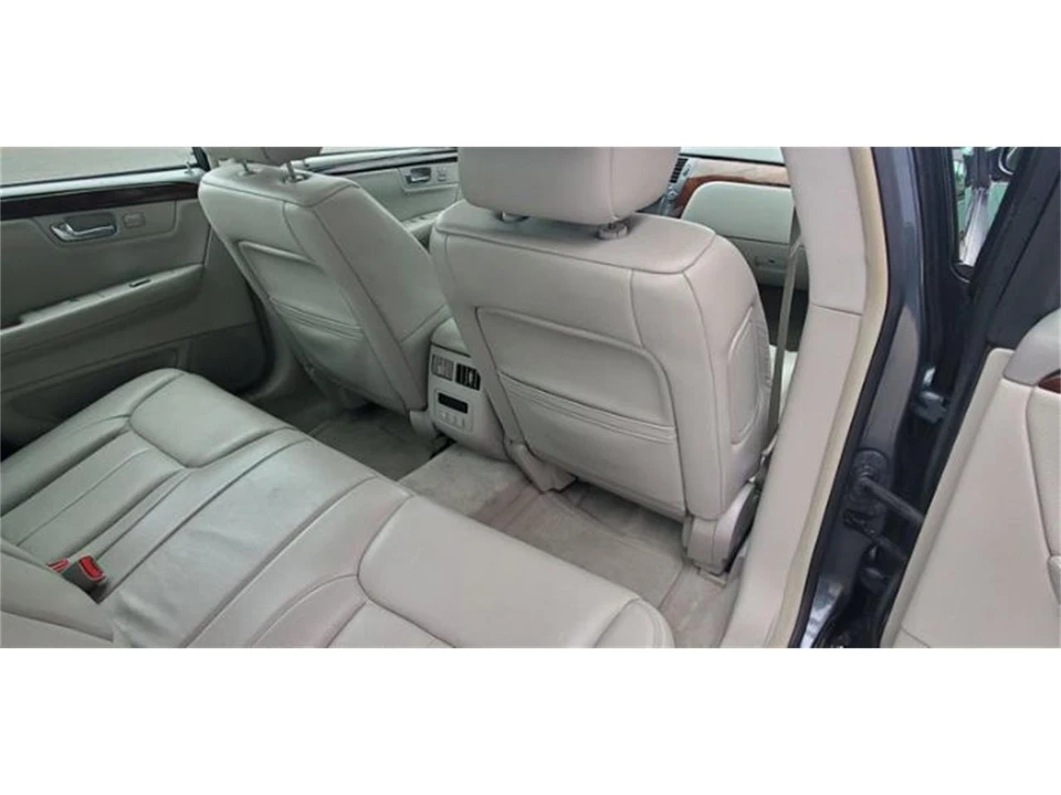 2011 Cadillac DTS - Image 19 of 21