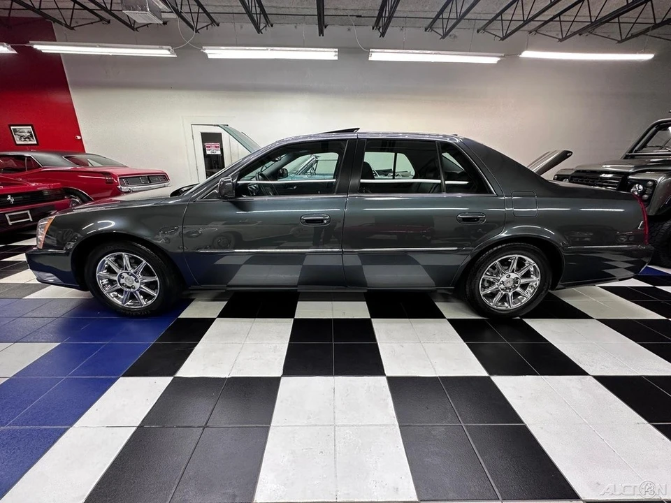 2011 Cadillac DTS - Image 12 of 21