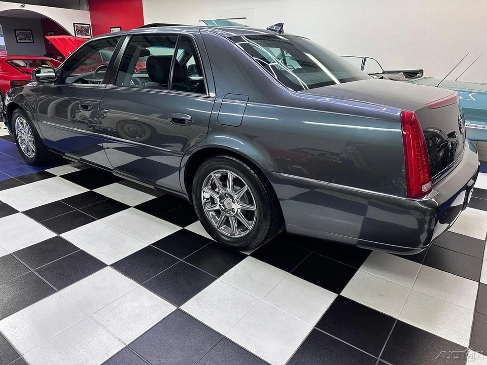 2011 Cadillac DTS - Image 16 of 21