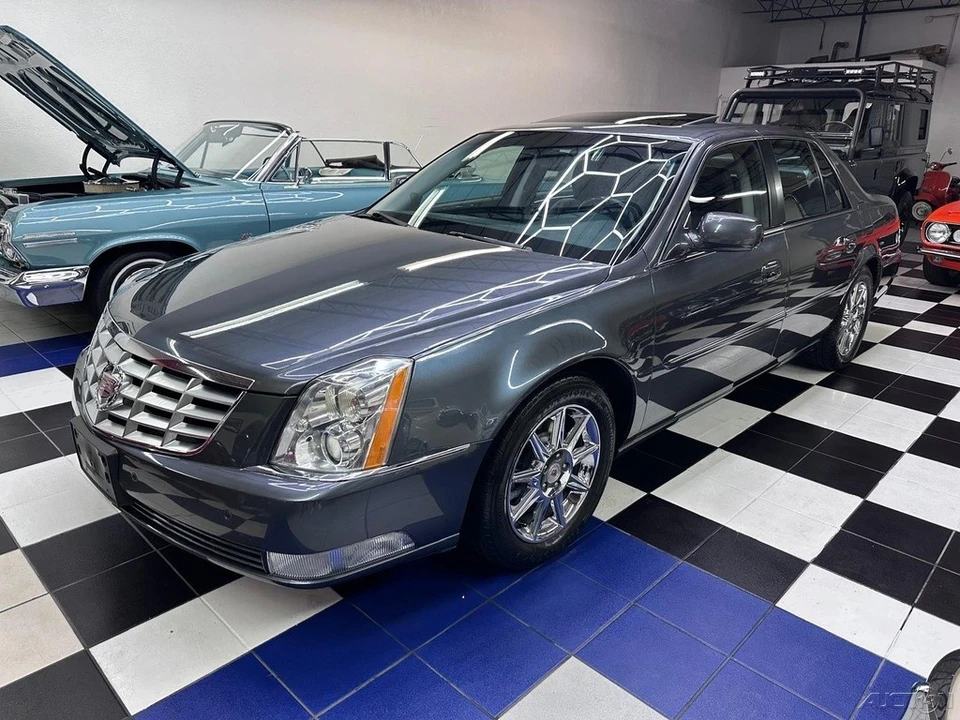 2011 Cadillac DTS - Image 8 of 21