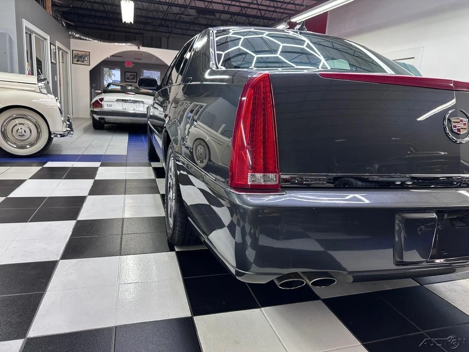 2011 Cadillac DTS - Image 19 of 21