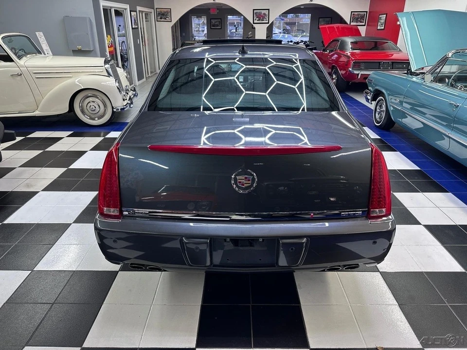 2011 Cadillac DTS - Image 20 of 21