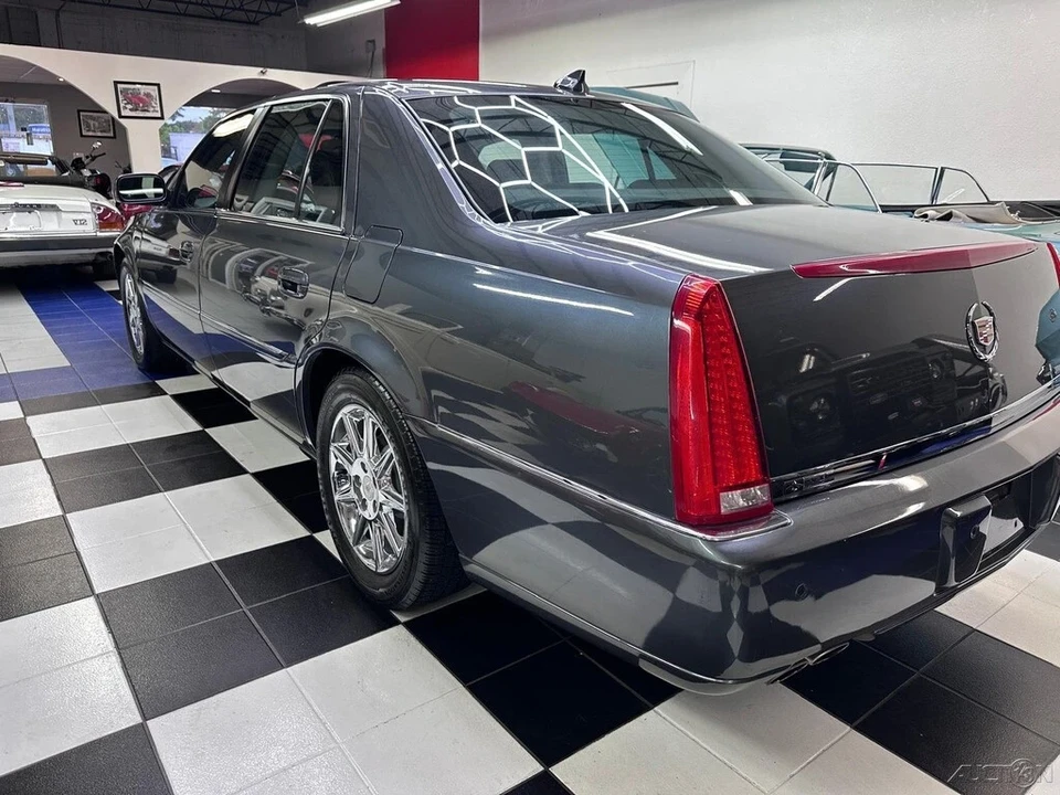 2011 Cadillac DTS - Image 17 of 21