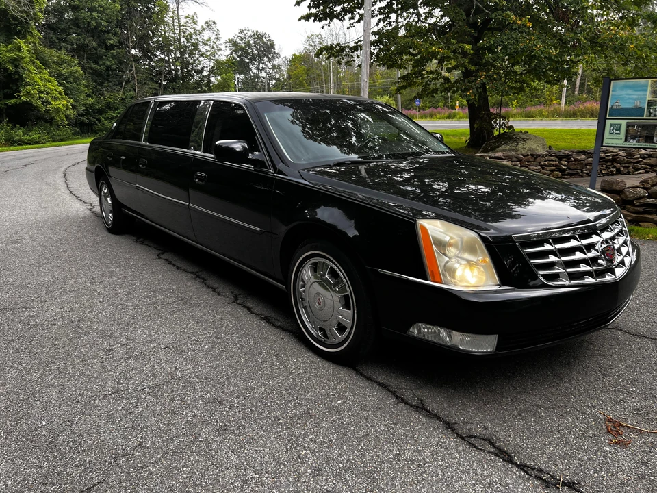 2011 Cadillac DTS - Image 15 of 31