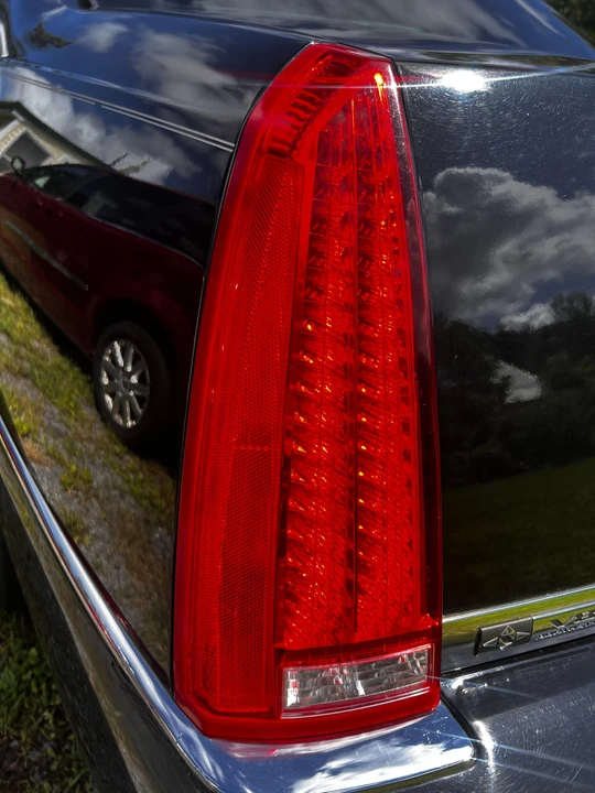 2011 Cadillac DTS - Image 24 of 31