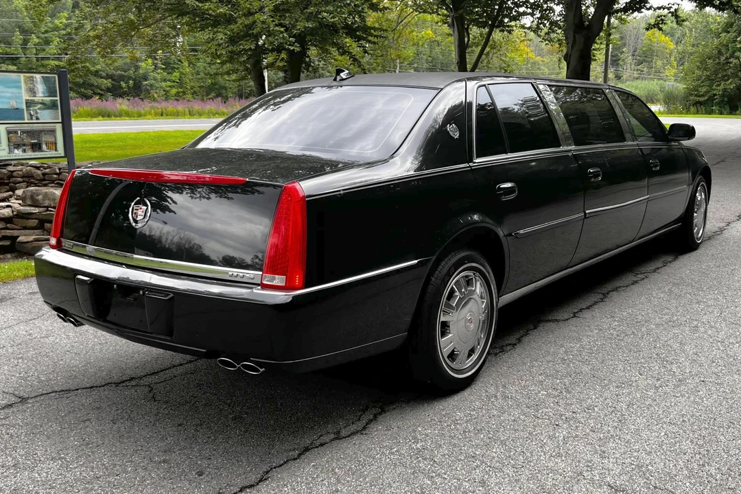 2011 Cadillac DTS - Image 4 of 31
