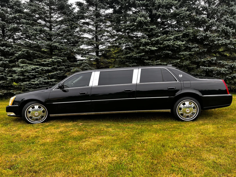 2011 Cadillac DTS - Image 7 of 31