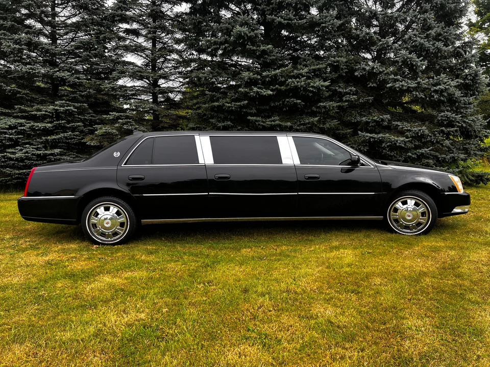 2011 Cadillac DTS - Image 13 of 31