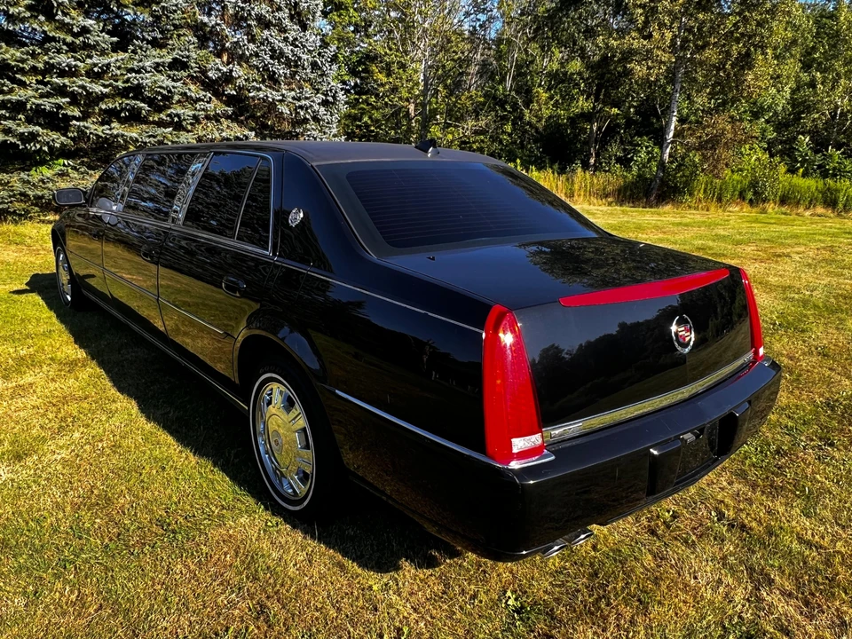 2011 Cadillac DTS - Image 10 of 31