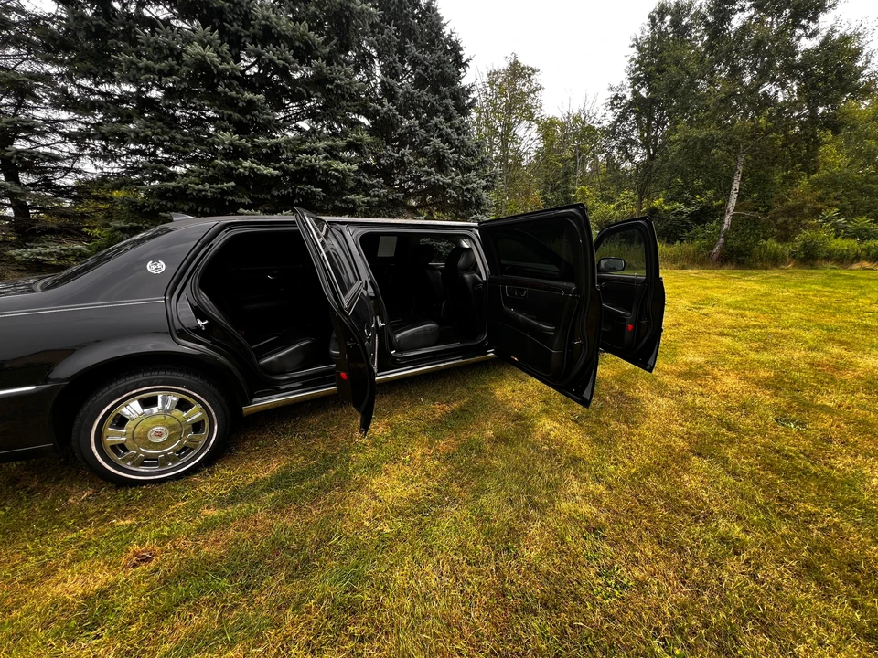 2011 Cadillac DTS - Image 17 of 31