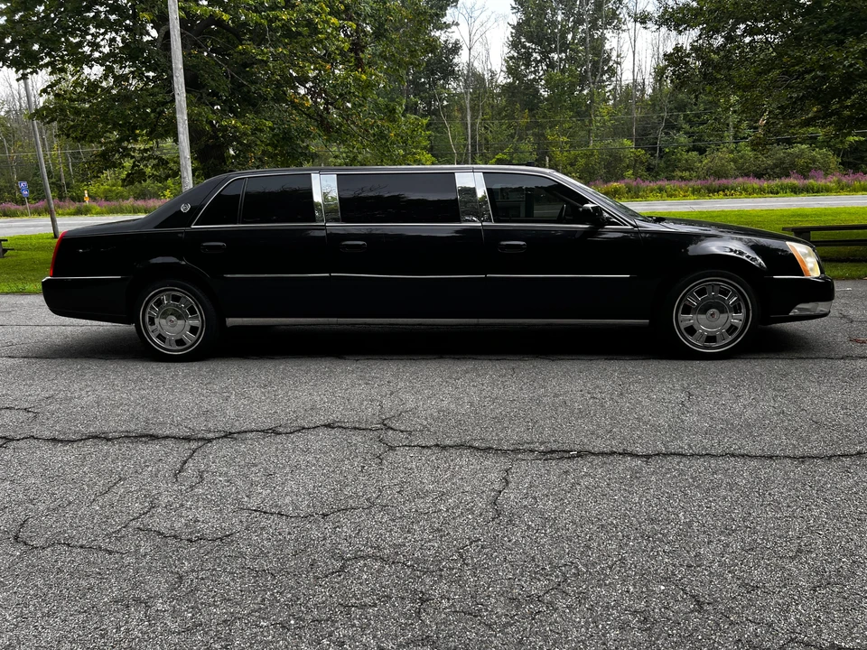 2011 Cadillac DTS - Image 12 of 31