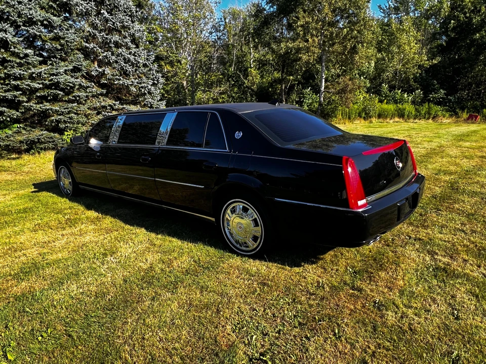 2011 Cadillac DTS - Image 8 of 31