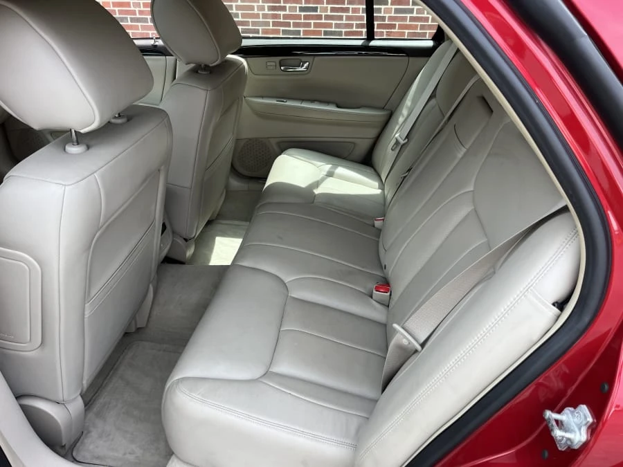 2011 Cadillac DTS - Image 5 of 8