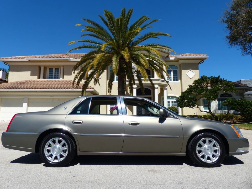 2011 Cadillac DTS - Image 4 of 21
