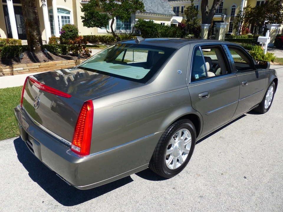 2011 Cadillac DTS - Image 16 of 21