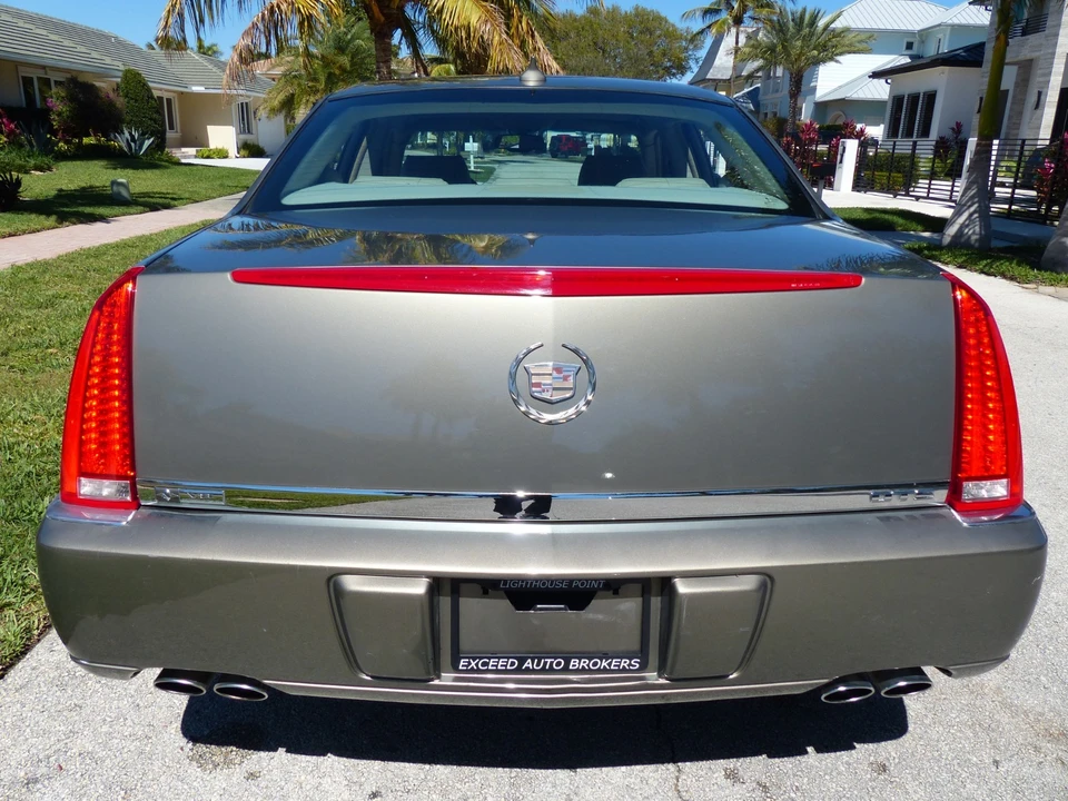 2011 Cadillac DTS - Image 20 of 21