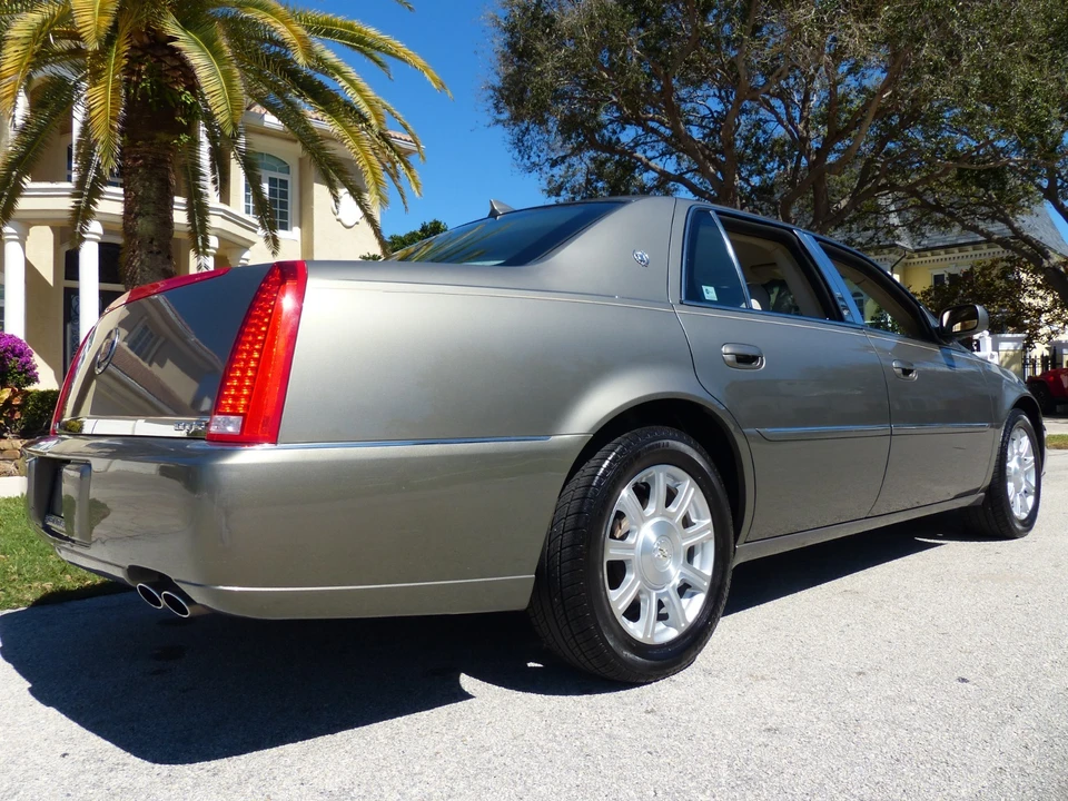 2011 Cadillac DTS - Image 19 of 21
