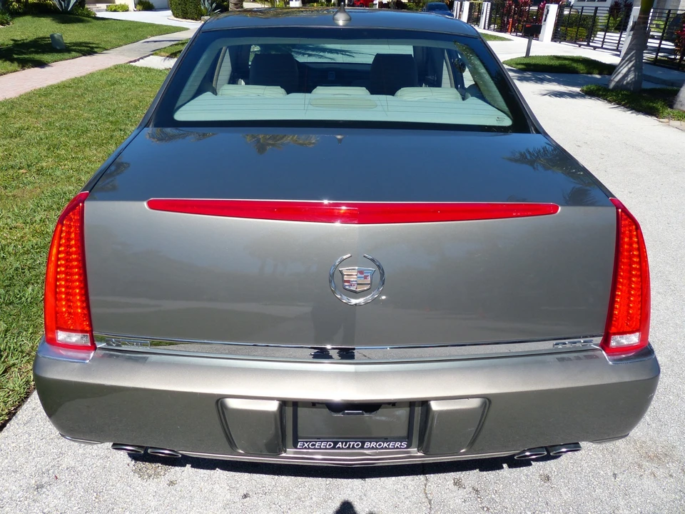 2011 Cadillac DTS - Image 17 of 21