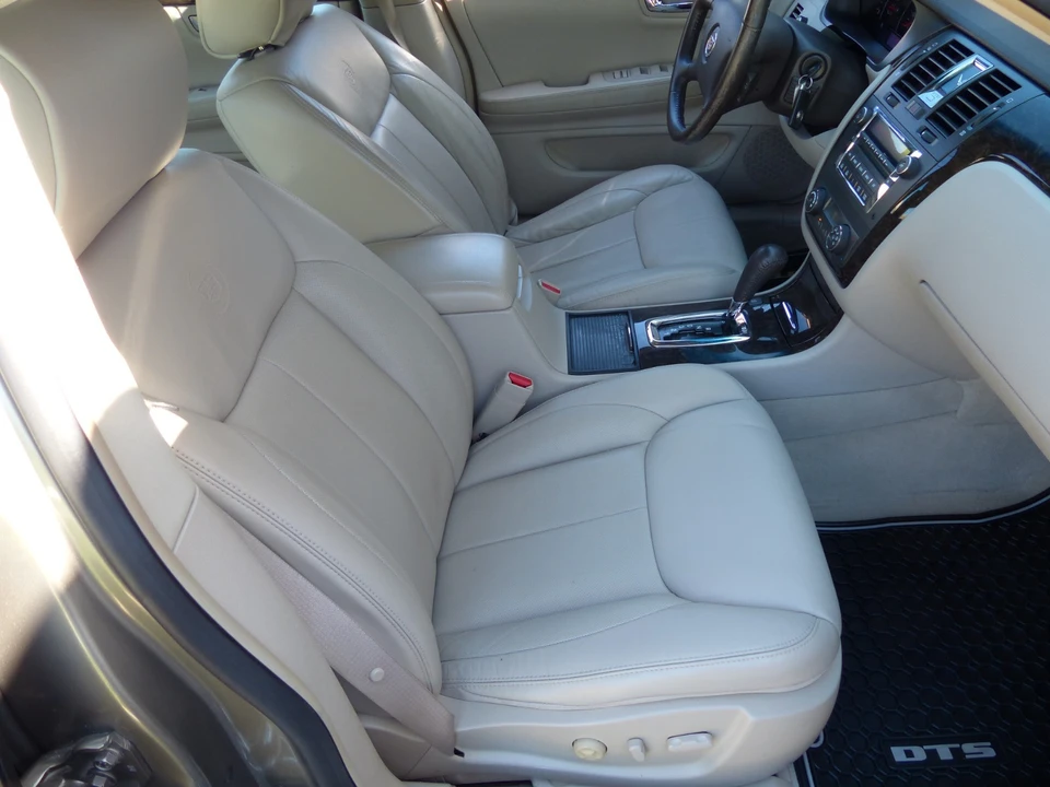 2011 Cadillac DTS - Image 15 of 21