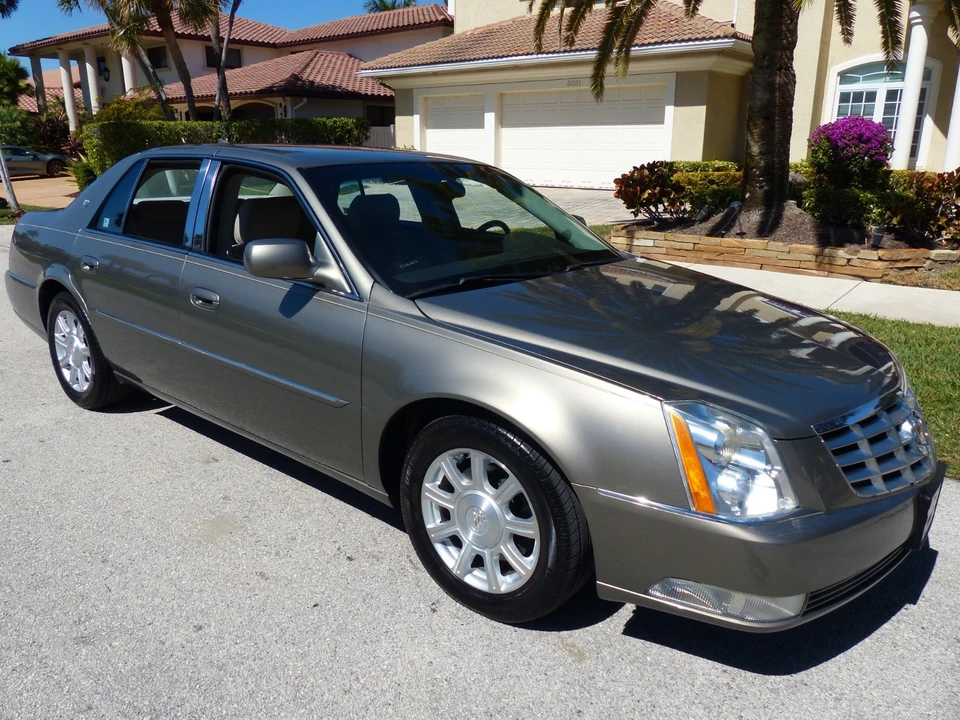 2011 Cadillac DTS - Image 10 of 21