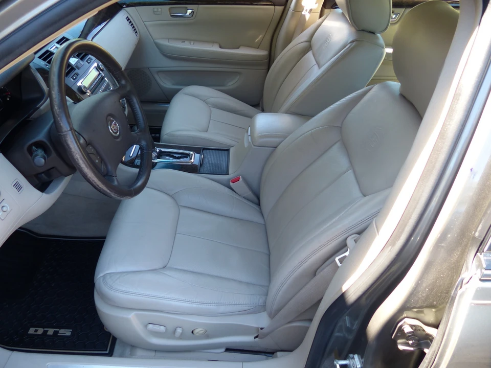 2011 Cadillac DTS - Image 13 of 21