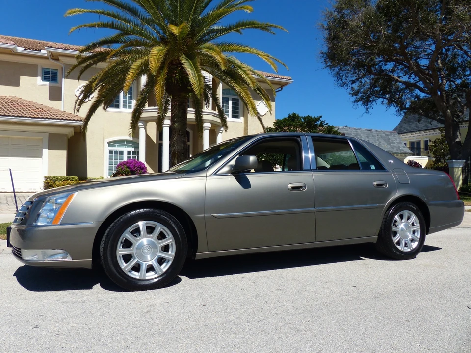 2011 Cadillac DTS - Image 3 of 21