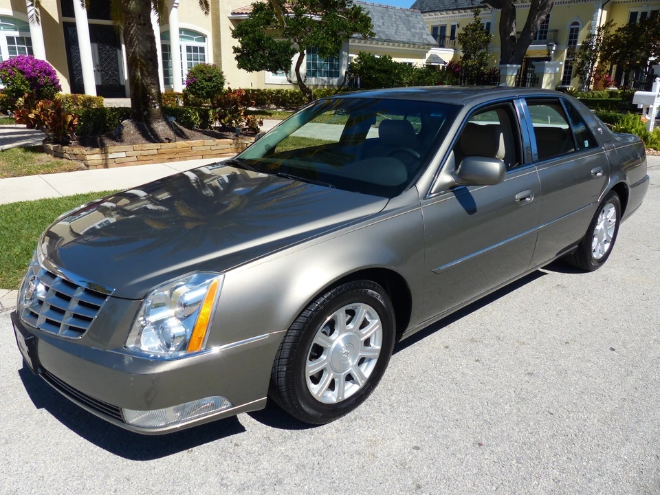 2011 Cadillac DTS - Image 12 of 21