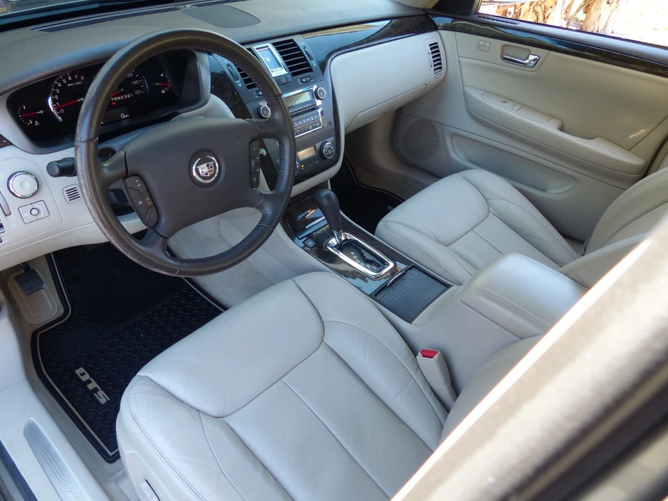 2011 Cadillac DTS - Image 14 of 21