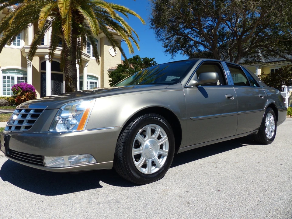 2011 Cadillac DTS - Image 9 of 21