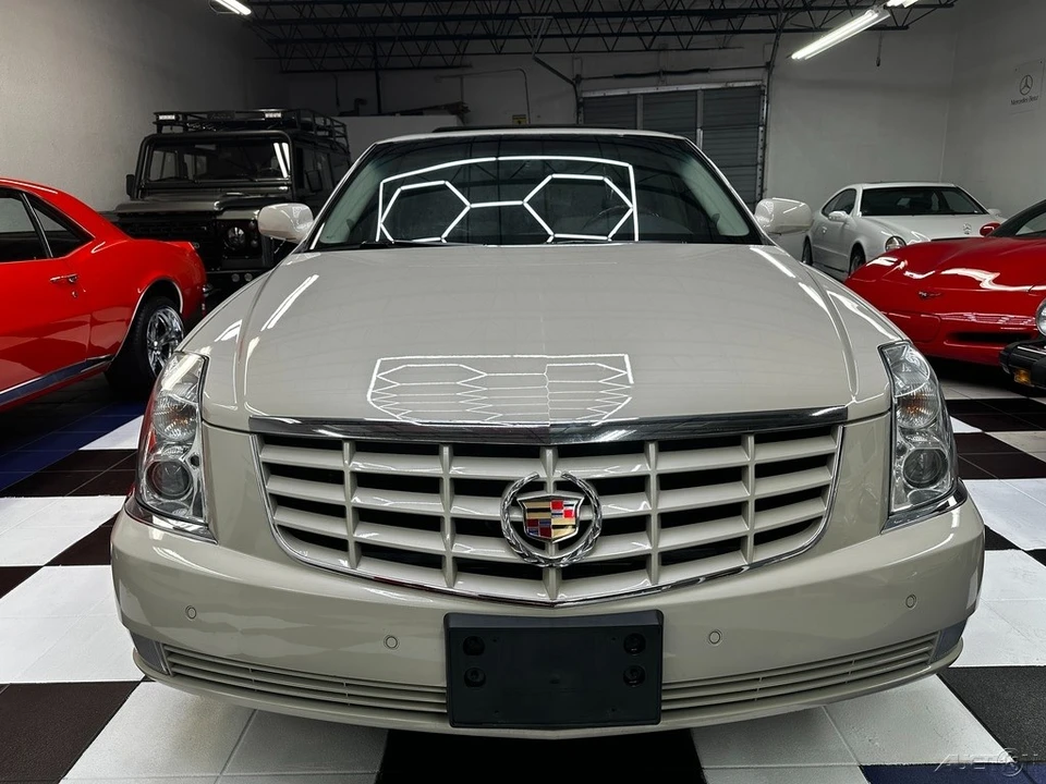 2011 Cadillac DTS - Image 5 of 21