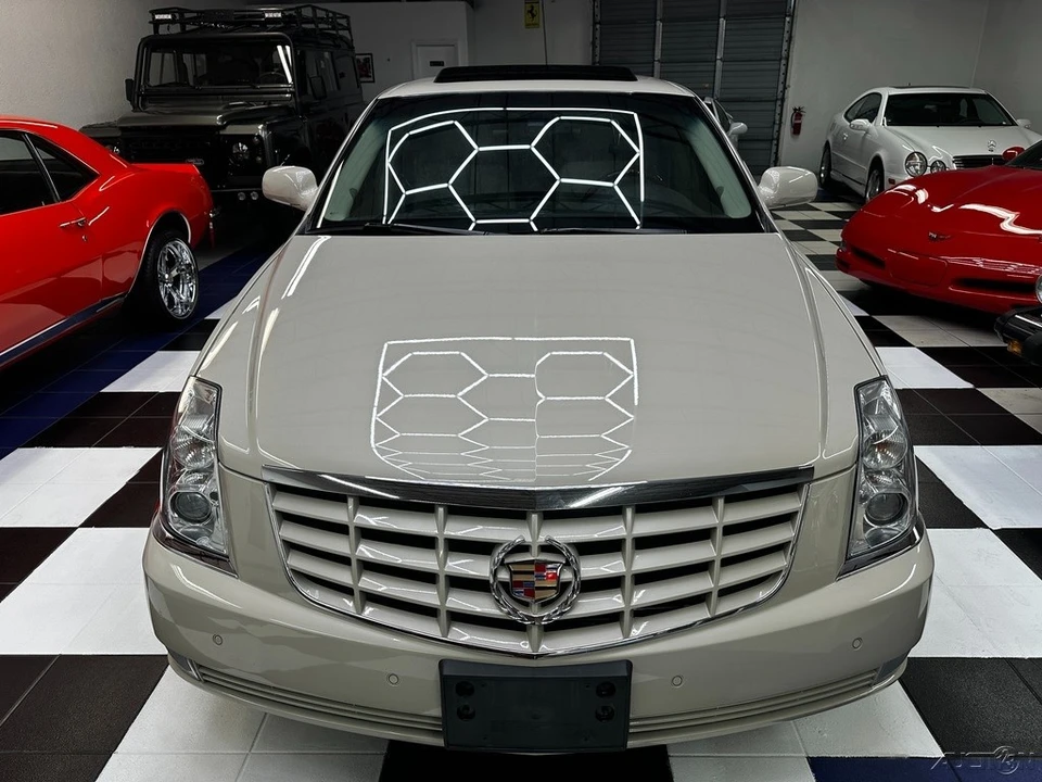 2011 Cadillac DTS - Image 4 of 21