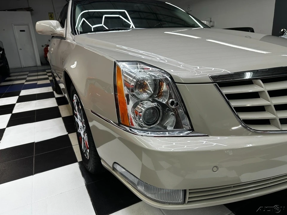 2011 Cadillac DTS - Image 3 of 21