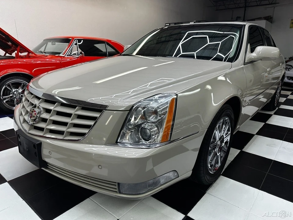 2011 Cadillac DTS - Image 8 of 21