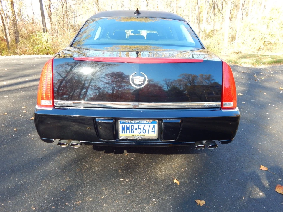 2011 Cadillac DTS - Image 11 of 21