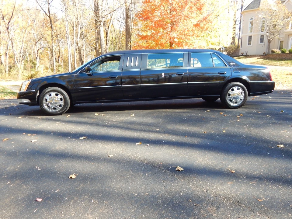 2011 Cadillac DTS - Image 2 of 21