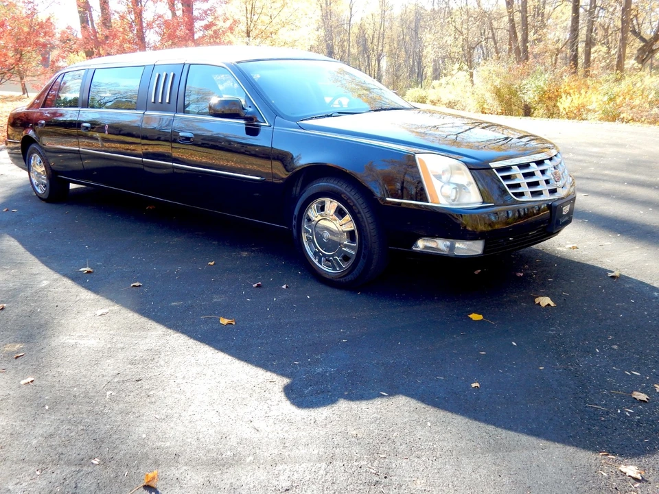 2011 Cadillac DTS - Image 8 of 21