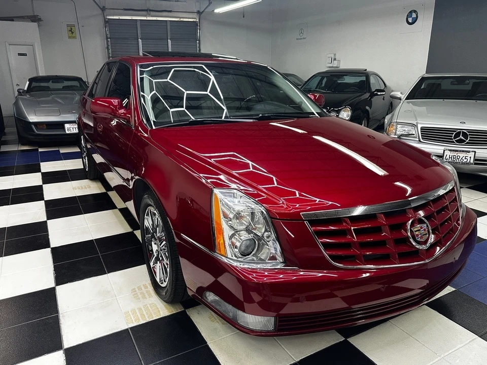 2011 Cadillac DTS - Image 2 of 31