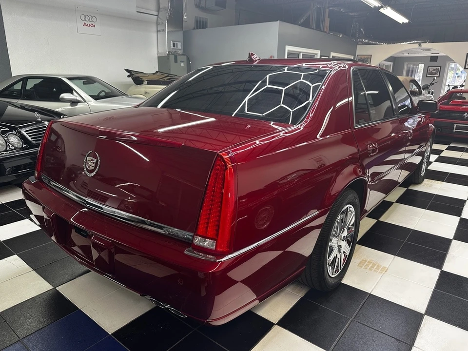 2011 Cadillac DTS - Image 30 of 31
